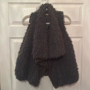 Boutique Women’s Faux Fur Trim Vest